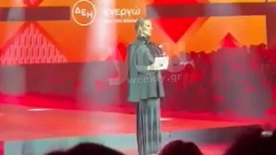 Madwalk 2022: Την κοιτούσαν όλοι με το στόμα ανοιχτό - Πέταξε το πανωφόρι της στο πάτωμα η Ελεονώρα Μελέτη και ανατρίχιασε με το μήνυμα της