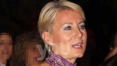 Με μωβ αστραφτερό τοπάκι - Τα «έσπασε» σε νυχτερινό κέντρο η Νατάσα Παζαΐτη