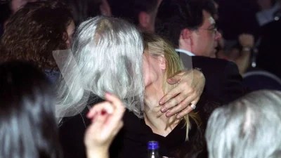Σπάνιες αποκλειστικές φωτογραφίες: Η σχέση του Νίκου Καρβέλα το 2003 που λίγοι θυμούνται