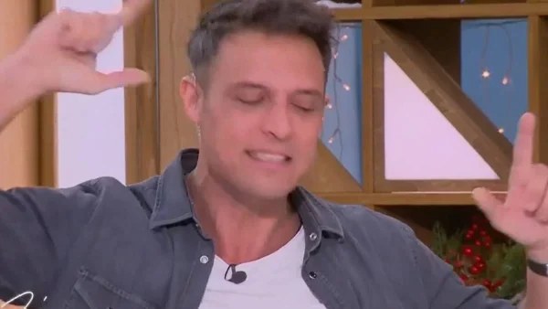 «Σεξάκι καθημερινό, κάθε μέρα με διαφορετικό κορίτσι και βγαίνω στα μπαρ και γίνομαι λιάρδα» - Άναυδοι όλοι με την ατάκα του Σάββα Πούμπουρα στον αέρα του MEGA