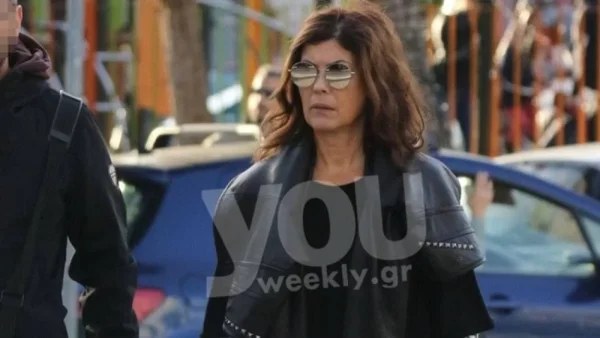 Καμία σχέση με τα σκούρα χρώματα που είχε στα μαλλιά της - Έγινε κατάξανθη η Σοφία Αλιμπέρτη