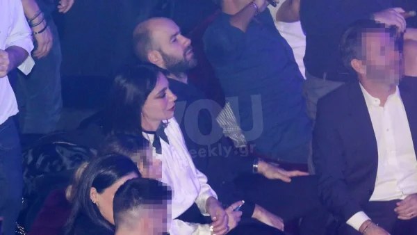 Τους κοιτούσε όλο το μαγαζί - Η Ολυμπία Χοψονίδου σε τρυφερά τετ α τετ με τον Βασίλη Σπανούλη στα μπουζούκια