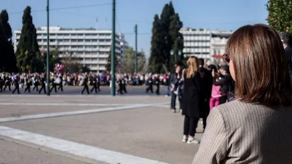 Άγριο περιστατικό στην πλατεία Συντάγματος - Μαχαίρωσαν ανήλικη