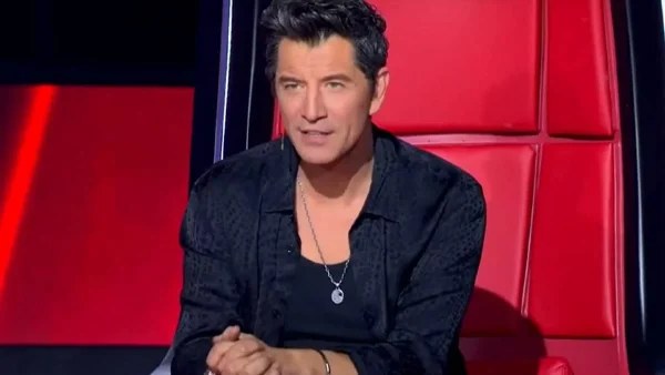 The Voice: Τα πειράγματα δεν είχαν τέλος - Επέστρεψε για 2η φορά στο παιχνίδι και αυτή τη φορά "κέρδισε" την επιτροπή