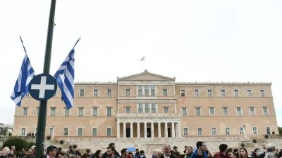 Συναγερμός στο Σύνταγμα - Μαθήτρια προσπάθησε να μπει στη Βουλή με μαχαίρι
