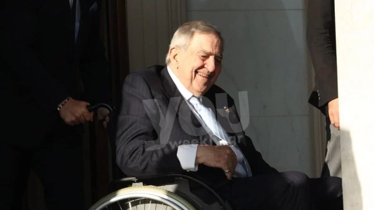 Τέως Βασιλιάς Κωνσταντίνος: Η τελευταία δημόσια εμφάνισή του στο κέντρο της Αθήνας - Σε αναπηρικό καροτσάκι, µε καθετήρες