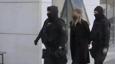 «Βούρκωσε και άρχισε να σκουπίζει τα δάκρυά της» - Ξέσπασε σε κλάματα η Ρούλα Πισπιρίγκου μόλις ξεκίνησε η δίκη