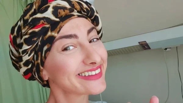 Εικόνα που ανατριχιάζει - Η αλλαγή στην εμφάνιση της Ρεγγίνας Μακέδου κατά τη διάρκεια των χημειοθεραπειών