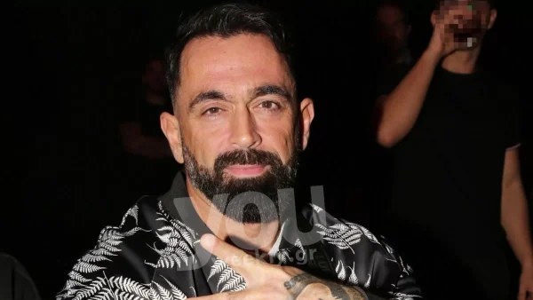 Δεν έπεσε και στα πατώματα - "Τα έσπασε" στα μπουζούκια ο Μπο μετά το "καυτό" φιλί της Καρολίνας με τον Πρίαμο