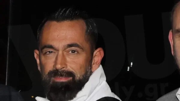 Δε μπόρεσε να κρατηθεί άλλο - Η κίνηση του Βο στα μπουζούκια μετά το επίμαχο πλάνο της Καρολίνας & του Πρίαμου στο Survivor all star