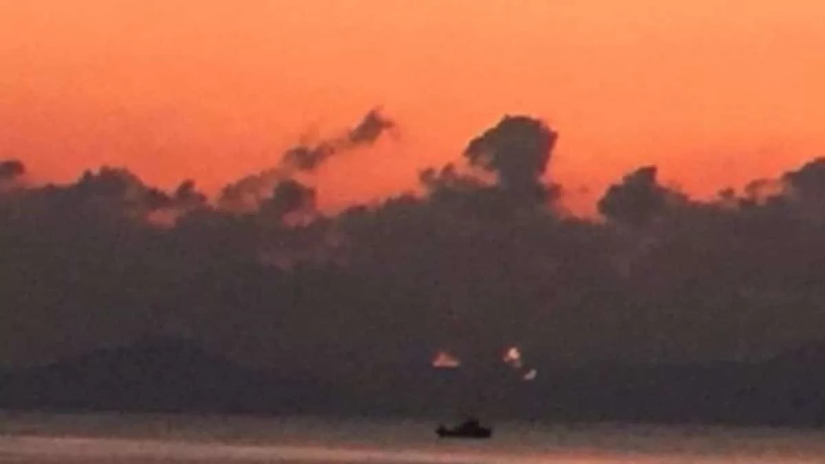 Πυρκαγιά στους Φούρνους Κορσεών - Ορατή από την Σάμο και την Ικαρία