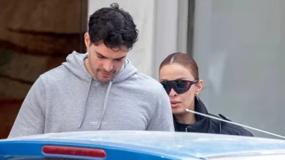 Με τζιν μπουφάν, τζιν παντελόνι και την φουσκωμένη της κοιλίτσα έξω - Η νέα εμφάνιση της Ελένης Φουρέιρα στον 9ο μήνα