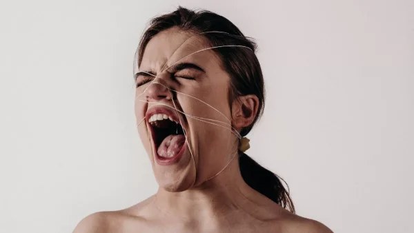 «Αισθάνομαι ότι είμαι θύμα αλλά δεν αντιδρώ»
