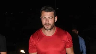 Σοκαριστικό: Αγνώριστος πλέον ο Γιώργος Αγγελόπουλος - Με μακριά μαλλιά και μείον πολλά κιλά