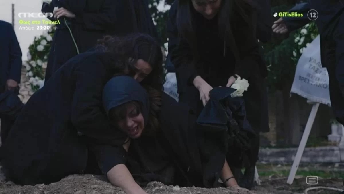 Γη της Ελιάς: «Άντρεα θα @@@με» - Σπαραγμός στο twitter με την κηδεία του Κίμωνα και την Παναγοπούλου πάνω στο φέρετρο