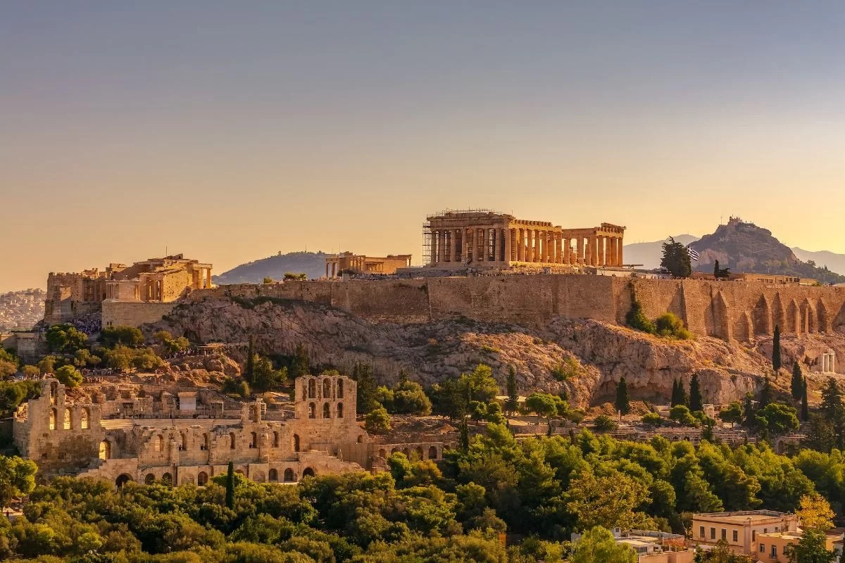 Καιρός σήμερα (3/1): Πρόσκαιρες νεφώσεις - Σε ποια περιοχή θα φτάσει η θερμοκρασία τους 12 βαθμούς Κελσίου