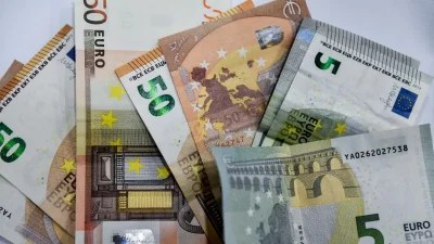 Αυξάνεται ο κατώτατος μισθός - Πότε θα ξεκινήσει και ποια θα είναι η βάση