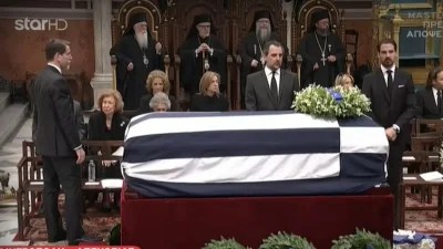 Κηδεία τέως βασιλιά Κωνσταντίνου: Τα αντικείμενα που τοποθέτησαν στο φέρετρό του