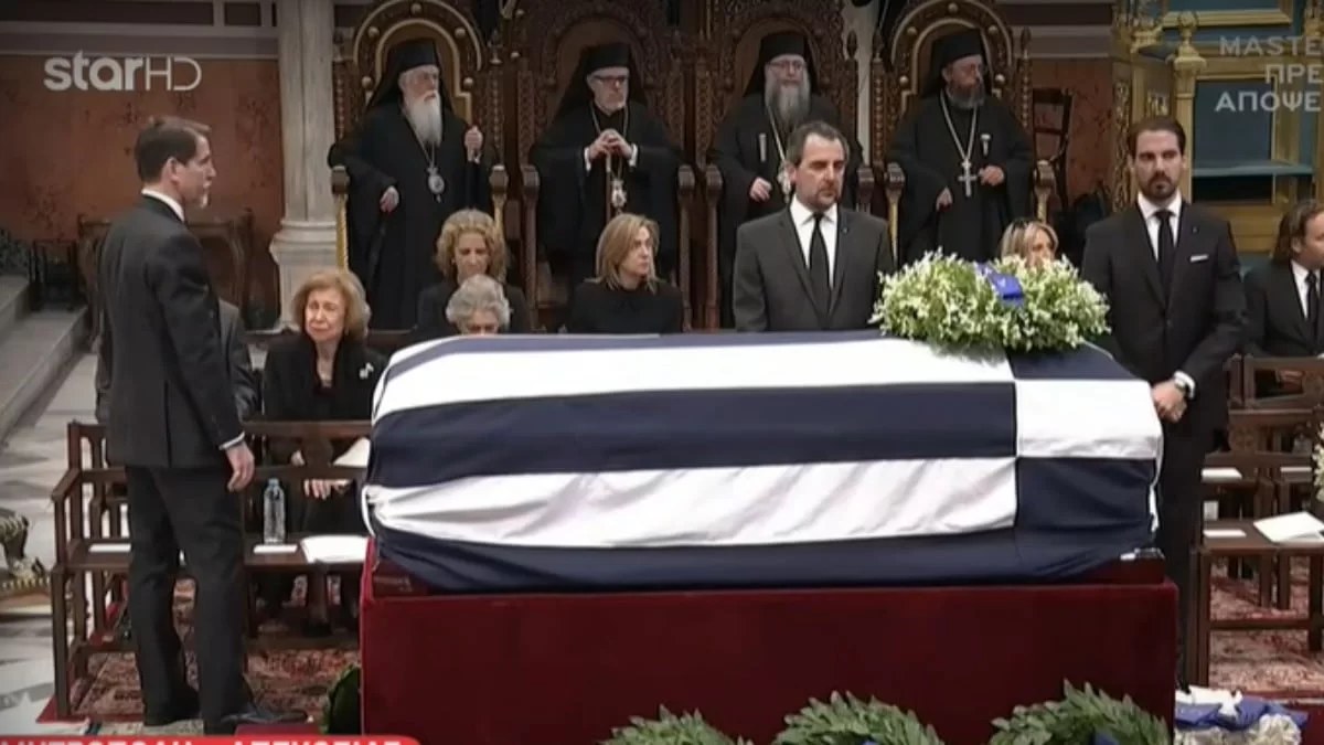 Κηδεία τέως βασιλιά Κωνσταντίνου: Τα αντικείμενα που τοποθέτησαν στο φέρετρό του
