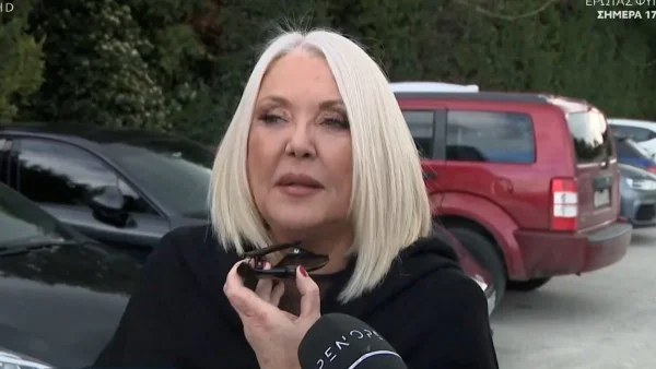 «Ο κόσμος θα κρίνει αν άξιζε που...»: Η εξομολόγηση της Ρούλας Κορομηλά για την επιστροφή της στο γυαλί