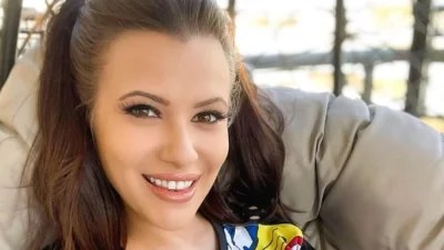 Ακομπλεξάριστη η Λάουρα Νάργες - Χωρίς μακιγιάζ, με κολάν και τα μαλλιά της σε κότσο στο γυμναστήριο