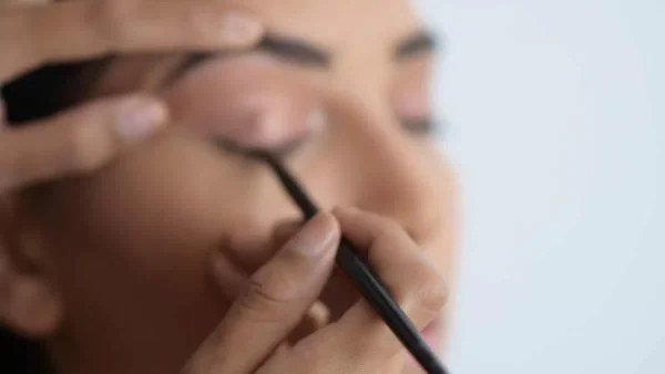 To All-In Makeup Prep που πωλείται κάθε 15'' παγκοσμίως!