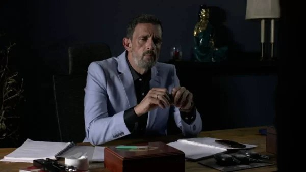 Μαύρο Ρόδο: Αντικρίζει το άψυχο σώμα της... - Η σκηνή του Λεωνίδα Κακούρη που θα ανατριχιάσει τους τηλεθεατές