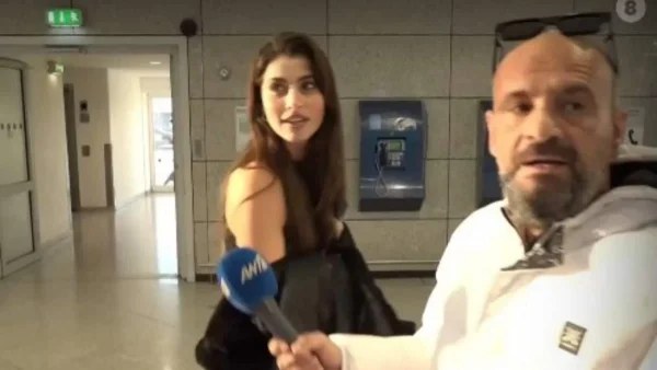 «Ούτε να το σκέφτεσαι!»: Η έντονη ενόχληση του Σαμπάνη στο αεροδρόμιο - Αμήχανη η Σαρρή