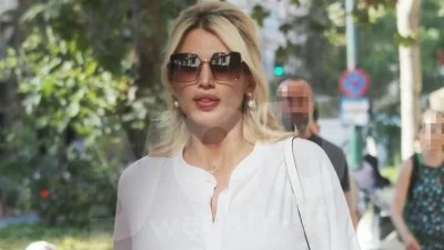 Γυμνή με πέπλο στο κεφάλι - Η αδημοσίευτη φωτογραφία της Κωνσταντίνας Σπυροπούλου από την εγκυμοσύνη της που κέρδισε βραβείο