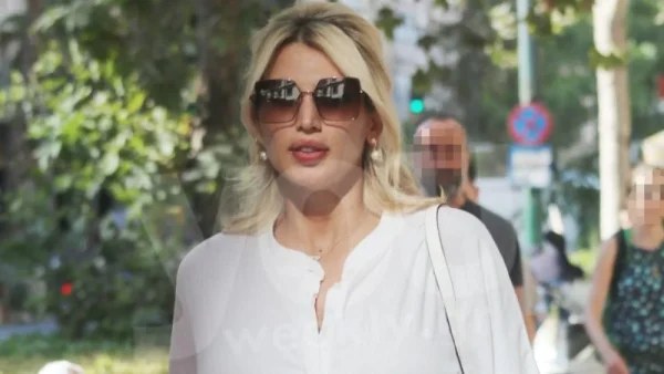 Γυμνή με πέπλο στο κεφάλι - Η αδημοσίευτη φωτογραφία της Κωνσταντίνας Σπυροπούλου από την εγκυμοσύνη της που κέρδισε βραβείο