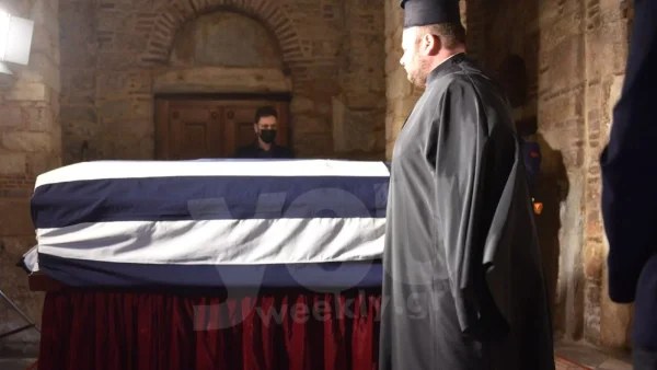9 ημέρες από το θάνατο του Τέως Βασιλιά Κωνσταντίνου - Σε στενό οικογενειακό κύκλο το τρισάγιο στη μνήμη του