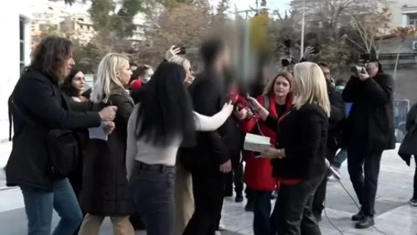 Τραγωδία Πάτρα: Βαρύ το κλίμα στο ετήσιο μνημόσυνο της 9χρονης - Γιατί δεν πραγματοποιήθηκε στο μέρος που κηδεύτηκε