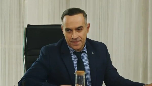 Ποιος Παπαδόπουλος (6/2): Ο Αρίστος ψάχνει τρόπο να έρθει ξανά κοντά με την οικογένειά του - Αποφασίζει να...