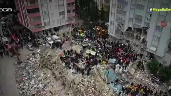 Σεισμός Τουρκία: Πάνω από 9.500 οι νεκροί - Ανατριχιάζει το βίντεο με τον σκύλο που "λύσσαξε" να προειδοποιεί για την καταστροφή