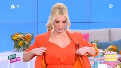 «Τι στο καλό, είναι το στήθος μου στραβό;» - Άναυδοι στο πλατό του ALPHA με την Κατερίνα Καινούργιου