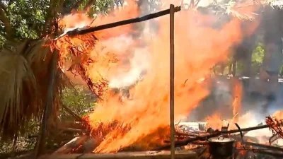 Survivor all star: Κάρβουνο όλα στην καλύβα των μπλε - Ο Γκότσης έσβηνε τη φωτιά με ξύλα