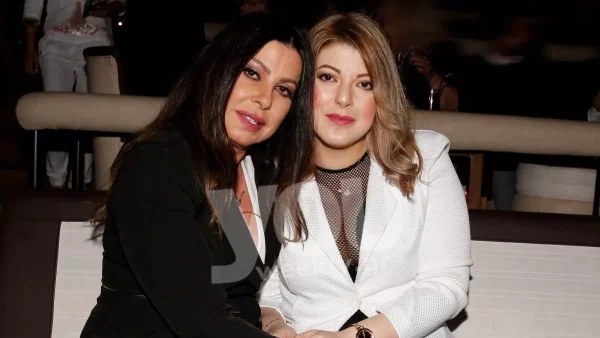 Θα γίνει γιαγιά η Δημητρίου: «Περιμένω με λαχτάρα το μωράκι μας» - Η συγκίνηση της Άνζτελας για την εγκυμοσύνη της κόρης της