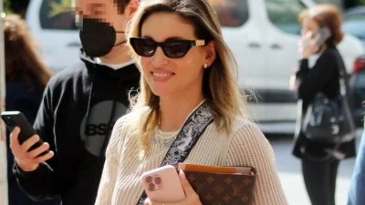 Τα πάντα στα λευκά - Το βίντεο της Αθηνάς Οικονομάκου από τον χιονισμένο κήπο του σπιτιού της