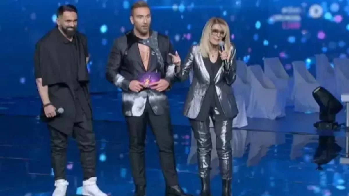 J2US: «Ντροπή σου! Με βλέπεις που...» - Η αποκρουστική "καλησπέρα" της Εύης Δρούτσα στους κριτές