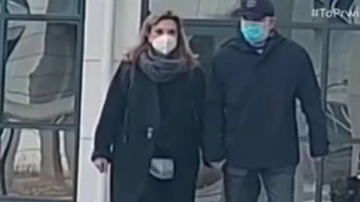 Μπήκαν από την πίσω πόρτα - Χέρι χέρι με την Ελπίδα Νίνου στο δικαστήριο ο Πέτρος Φιλιππίδης