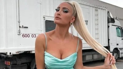 «Κουράσατε! Ανοίξτε κανένα βιβλίο...» - Οργισμένη η Τούνη με τα αρνητικά σχόλια για την φωτογράφιση με το μωρό στα χιόνια