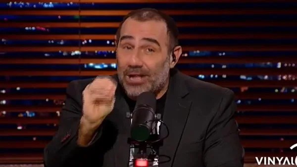 «Ο άντρας και τα σκουπίδια φεύγουν πρωί από το σπίτι» - "Χαμός" στο Twitter με το Βινύλιο