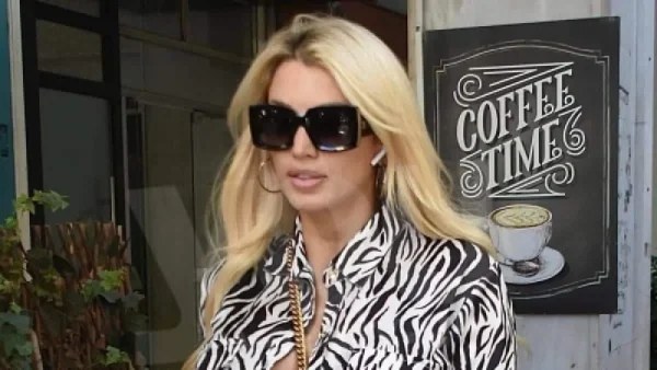 Με γύψο στο πόδι και πατερίτσες - Η πρώτη φωτογραφία της Κωνσταντίνας Σπυροπούλου μετά το ατύχημά της