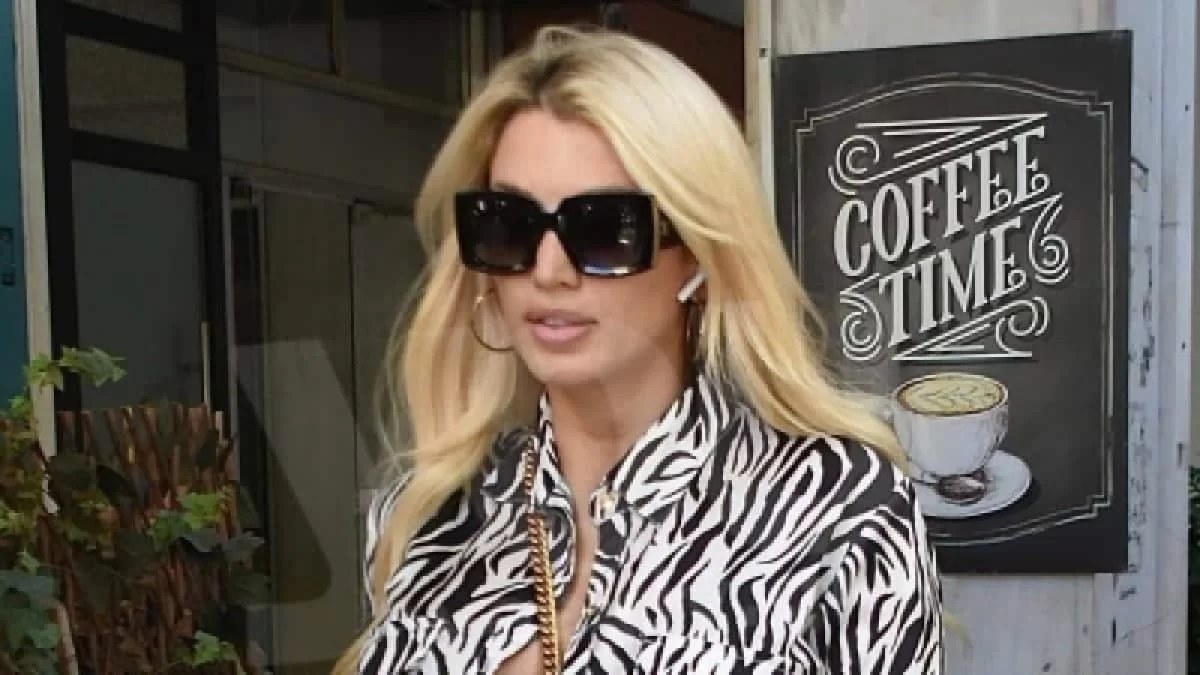 Με γύψο στο πόδι και πατερίτσες - Η πρώτη φωτογραφία της Κωνσταντίνας Σπυροπούλου μετά το ατύχημά της