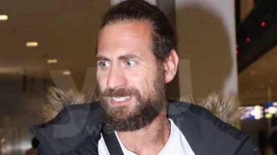 Survivor All Star: Με σακούλες δώρων στα χέρια - Επέστρεψε στην Ελλάδα ο Κώστας Παπαδόπουλος μετά την αποχώρηση του