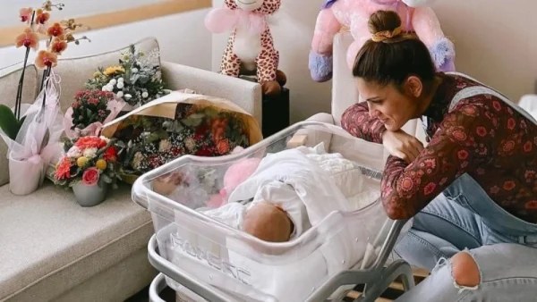 2 μήνες μετά τη γέννηση της κόρης της - Το σημείο που κατάφερε να πάει η Μαίρη Συνατσάκη με το μωρό