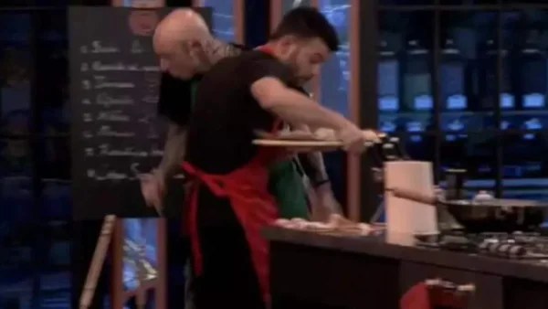 Masterchef 7: Ατύχημα στην κουζίνα - Πήρε σβάρνα το πιάτο και τα γκρέμισε όλα