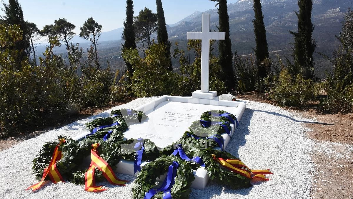 Τέως Βασιλιάς Κωνσταντίνος: Διέρρευσαν φωτογραφίες από το τρισάγιο στο Τατόι - Τι αναγράφεται στο μνήμα του