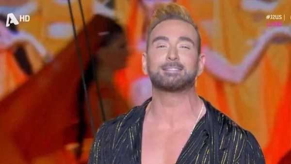 Νίκος Κοκλώνης: «Νιώθω τόσο χαρούμενος και...» - Το μήνυμα του παραγωγού μετά την πρεμιέρα του J2US