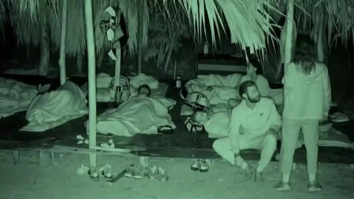 Survivor All Star: Η νυχτερινή κάμερα έπιασε στα πράσα πάλι τους Βασάλο και Μαριαλένα να φεύγουν